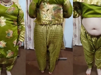 Watch this Pakistani nympho demonstrate off her spectacular body in a hot, full-length sex tape!