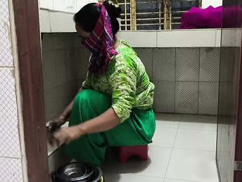 My Indian aunty pulverizes my cock-squeezing vag while I was away