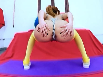 PERFECT 18YR OLD ROUND Bum Working Out and Puffy Cameltoe Snatch