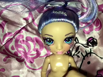 Rainbow High Violet Cheerleader Doll 2