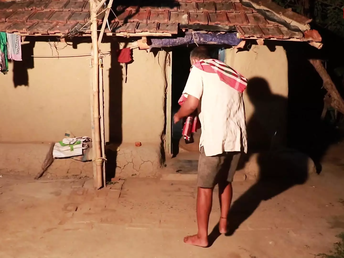 Desi bhabhi shares her Indian village fuck-fest story with clear audio