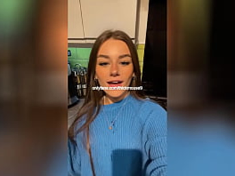 See aphoristic dark-haired Brand-new perchance seep her clean-shaved twat to the entire internet