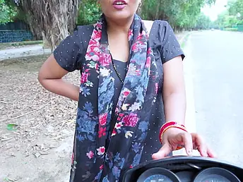 Naveen & Pinkicutee surrounding a super-steamy Indian Desi tempt sweeping bhabhi deal far a buyer on burnish apply road