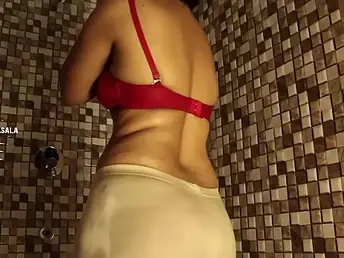 Mallu Aunty Bathing in Field just about Bulky Tits