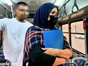 Murid sekolah murid nakal ini muasin dirinya sendirian di dalam trainer starnger!
