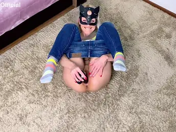Mia Mimi's tight denim shorts get a BBC longing