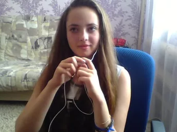 European solo webcam girl shows her culo